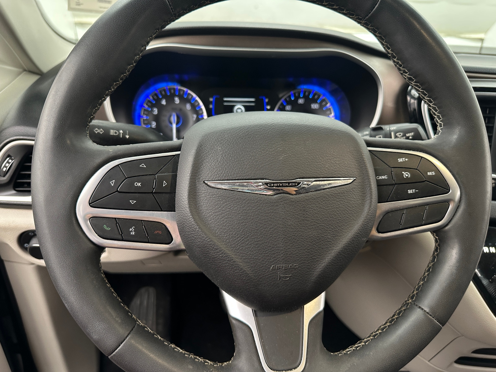 Thumbnail: 2022 Chrysler Voyager - 5