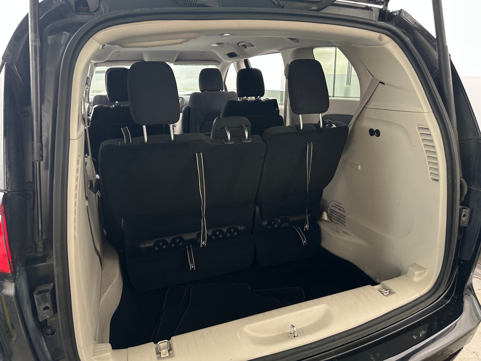Thumbnail: 2022 Chrysler Voyager - 7