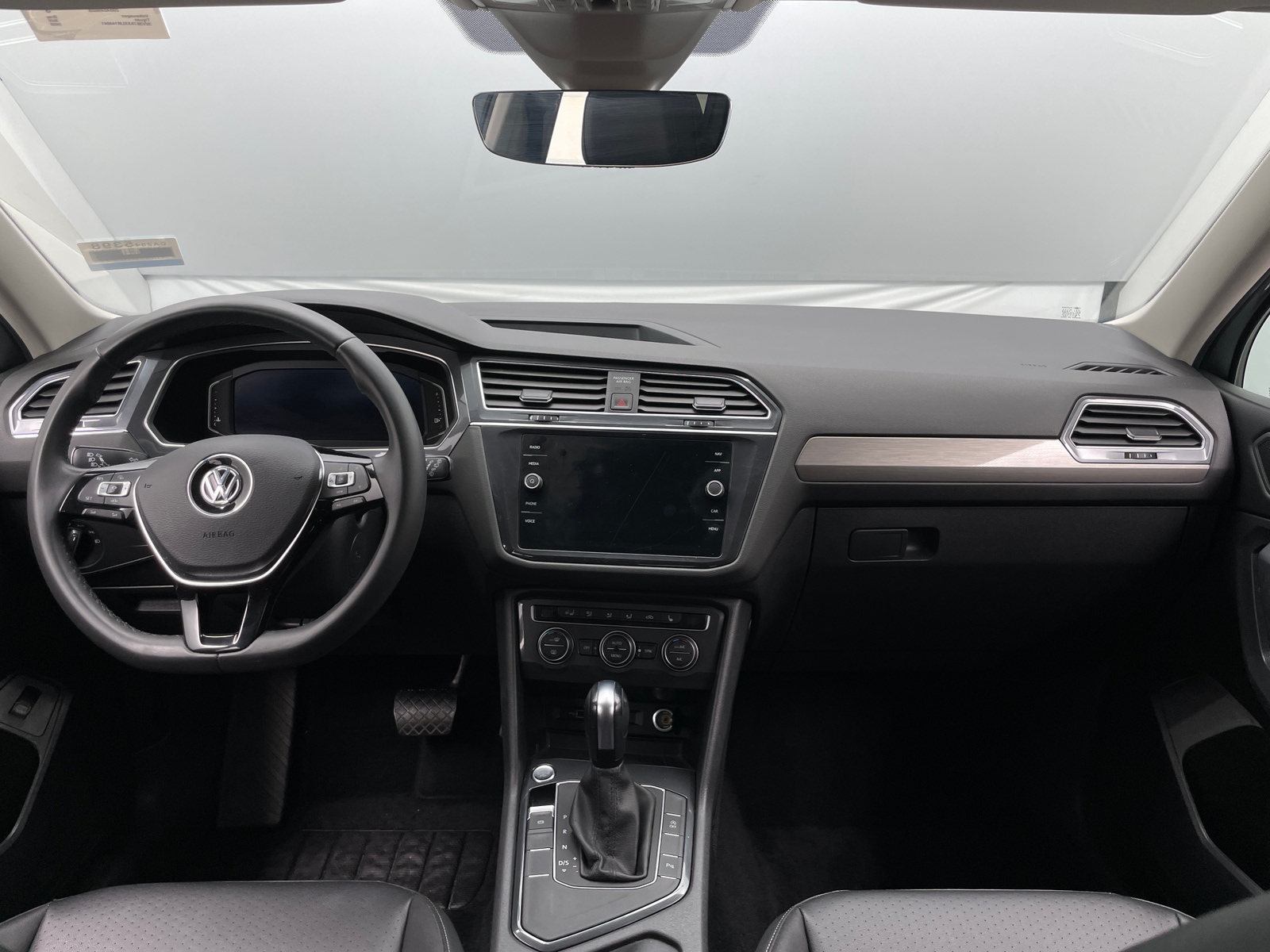 Thumbnail: 2020 Volkswagen Tiguan - 2