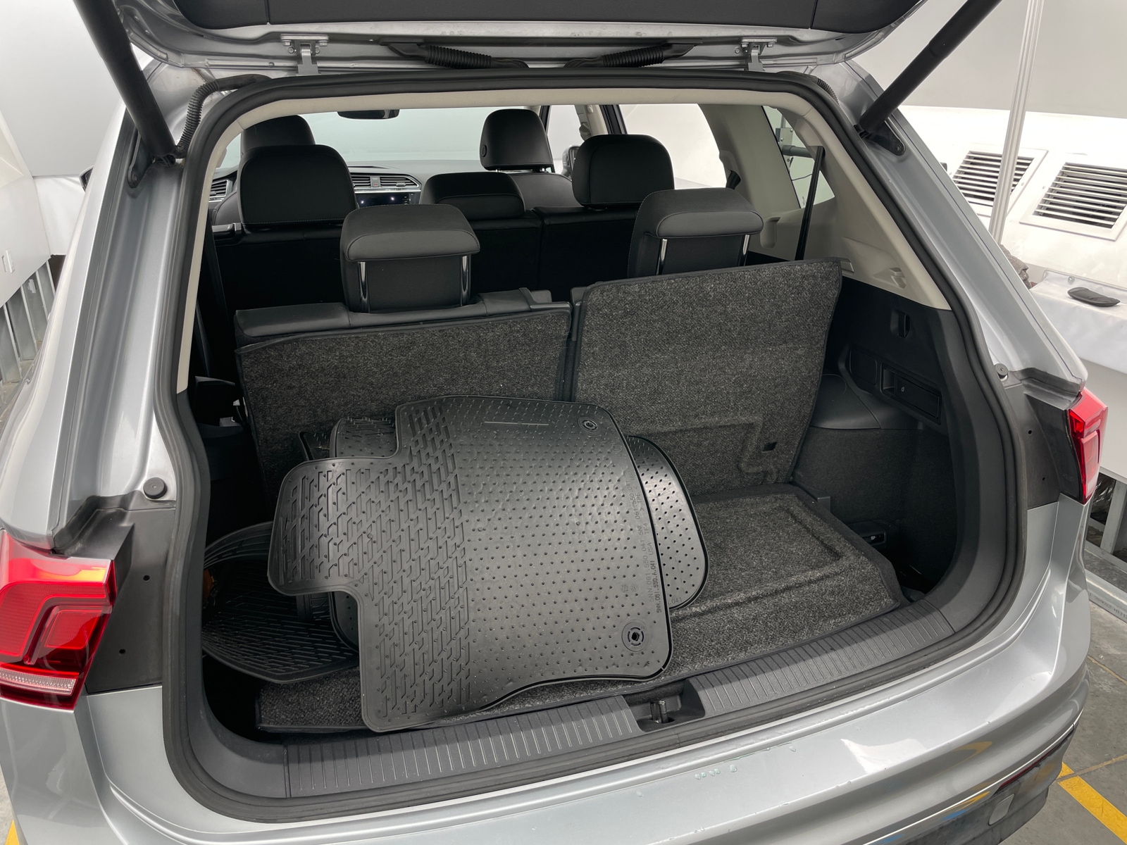 Thumbnail: 2020 Volkswagen Tiguan - 6
