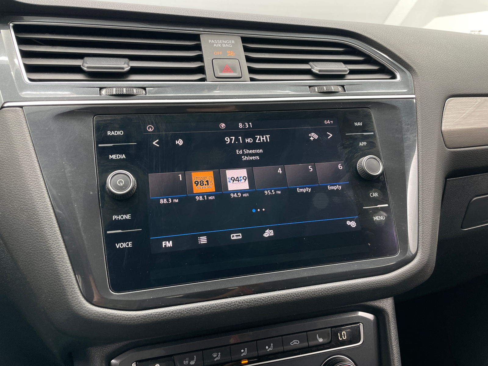 Thumbnail: 2020 Volkswagen Tiguan - 3