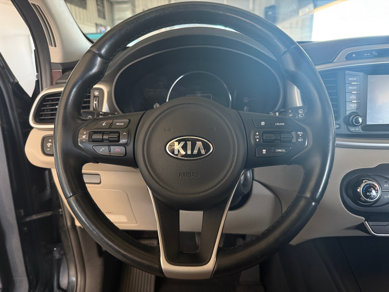 Thumbnail: 2017 Kia Sorento - 5