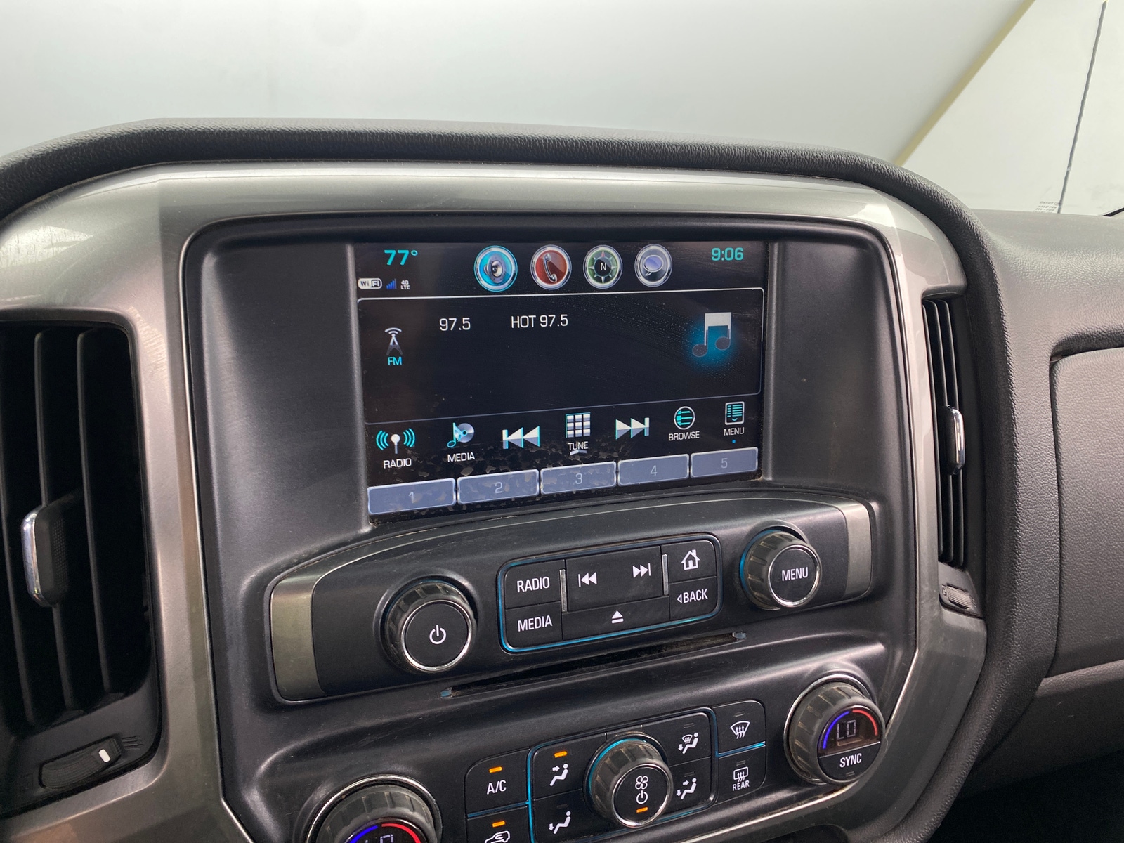 Thumbnail: 2017 Chevrolet Silverado 1500 - 4