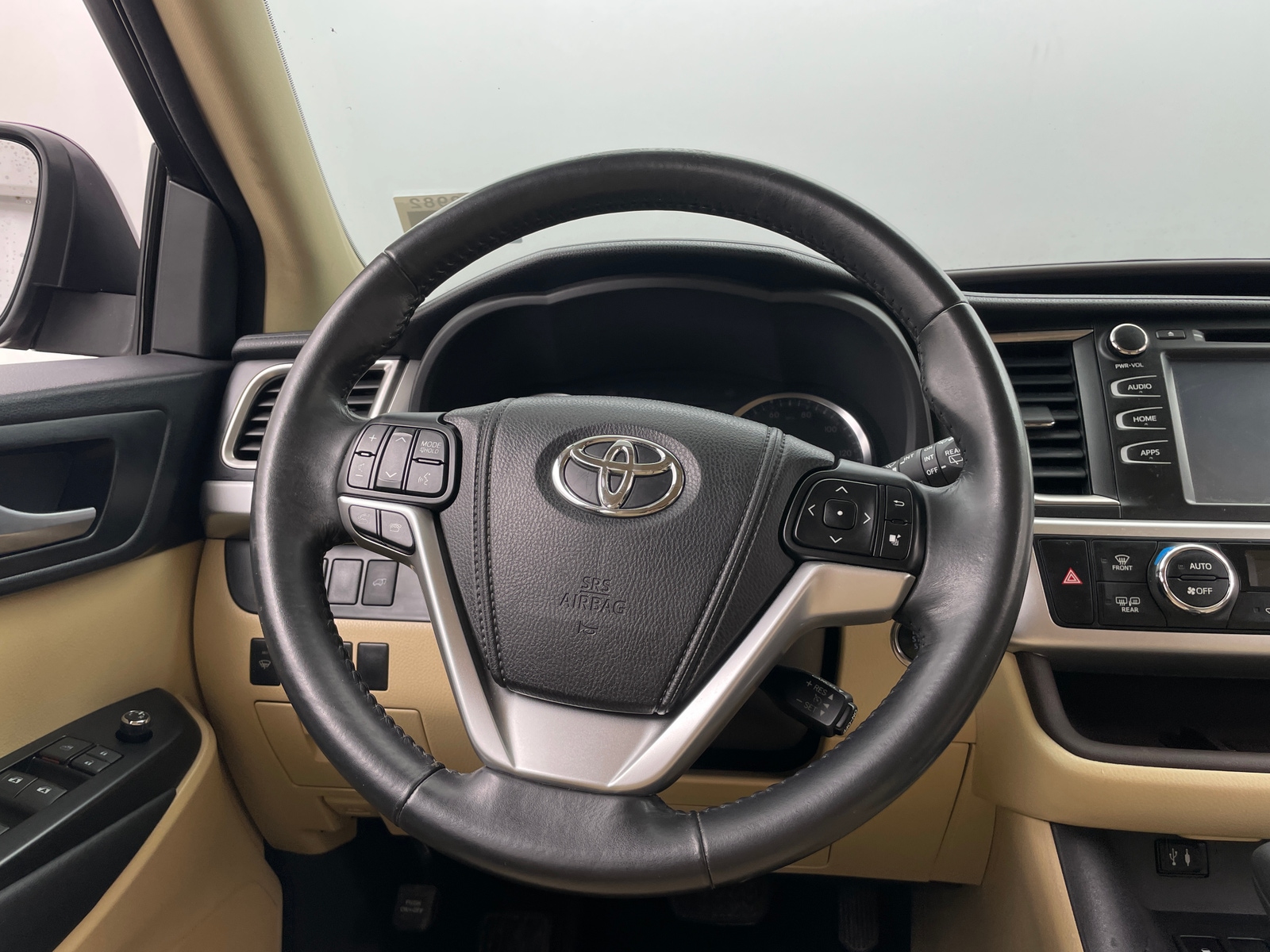 Thumbnail: 2014 Toyota Highlander - 4
