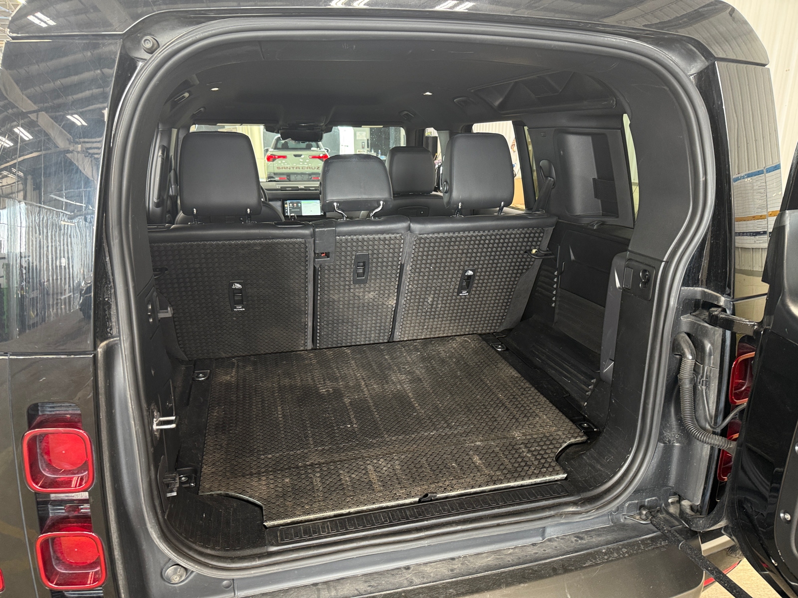 Thumbnail: 2021 Land Rover Defender - 6