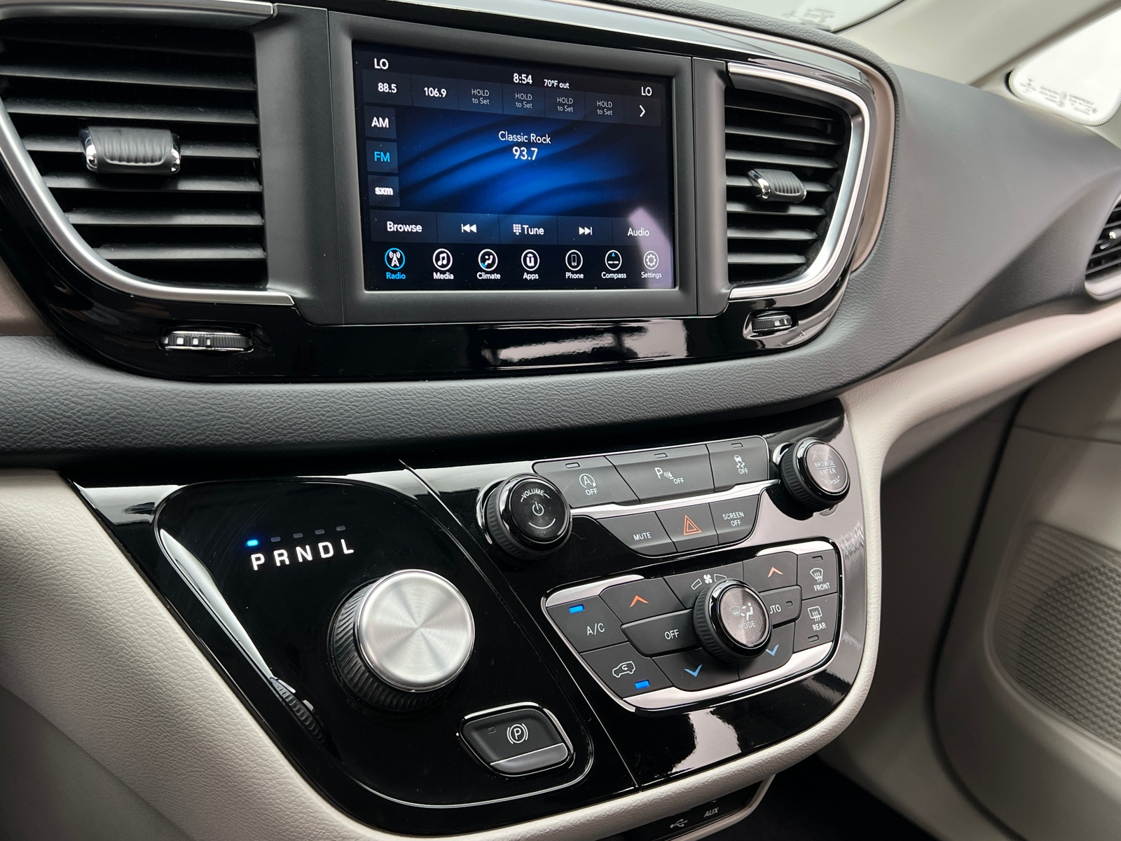Thumbnail: 2019 Chrysler Pacifica - 4