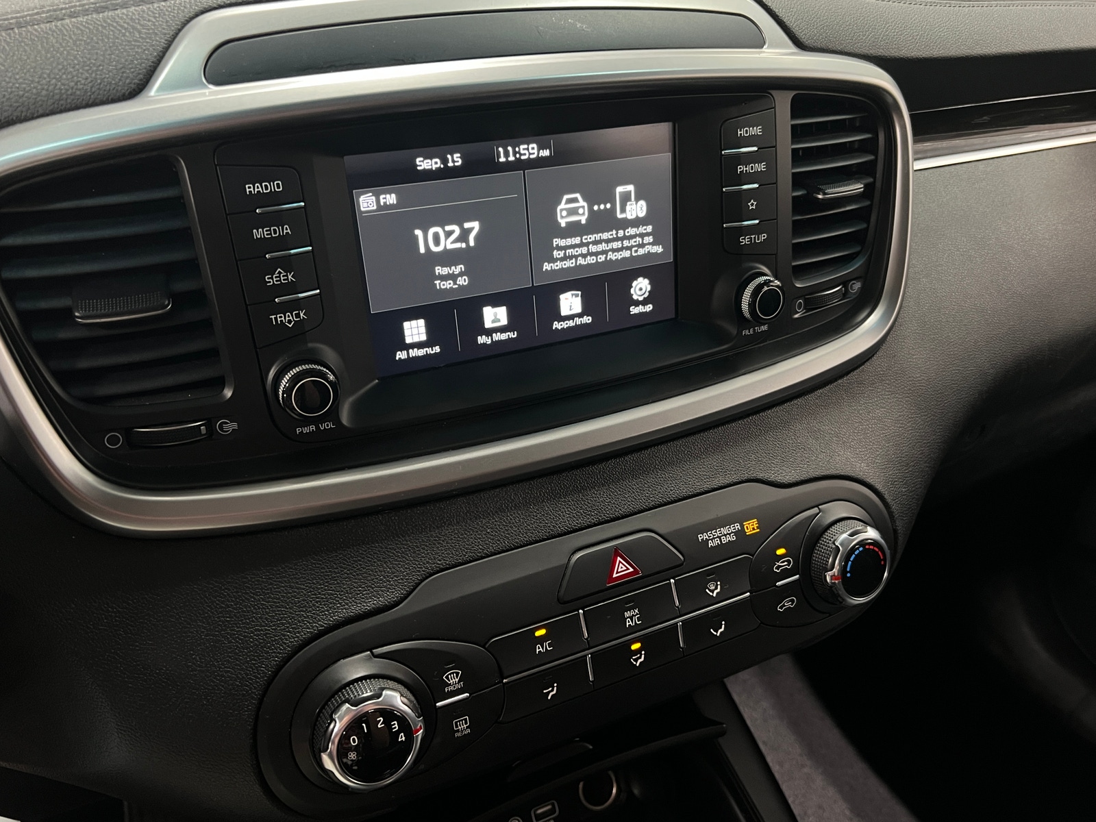 Thumbnail: 2020 Kia Sorento - 4
