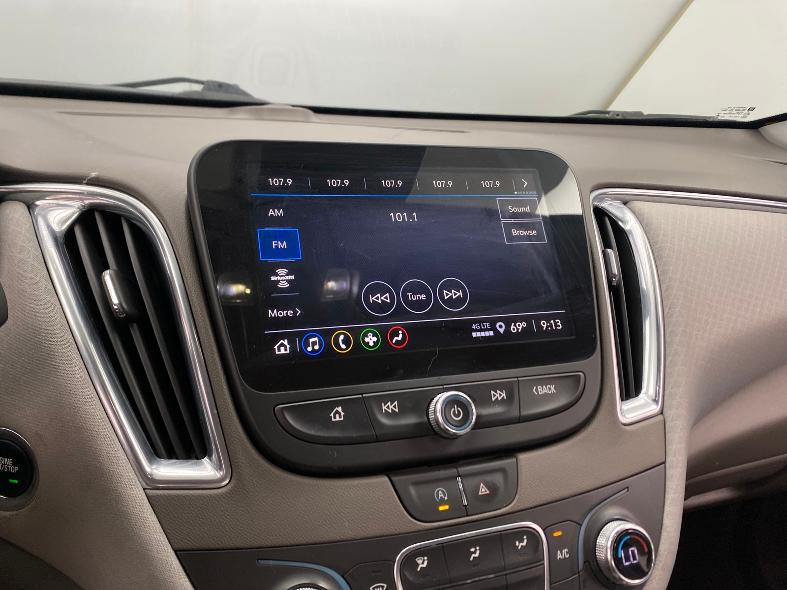 Thumbnail: 2021 Chevrolet Malibu - 4