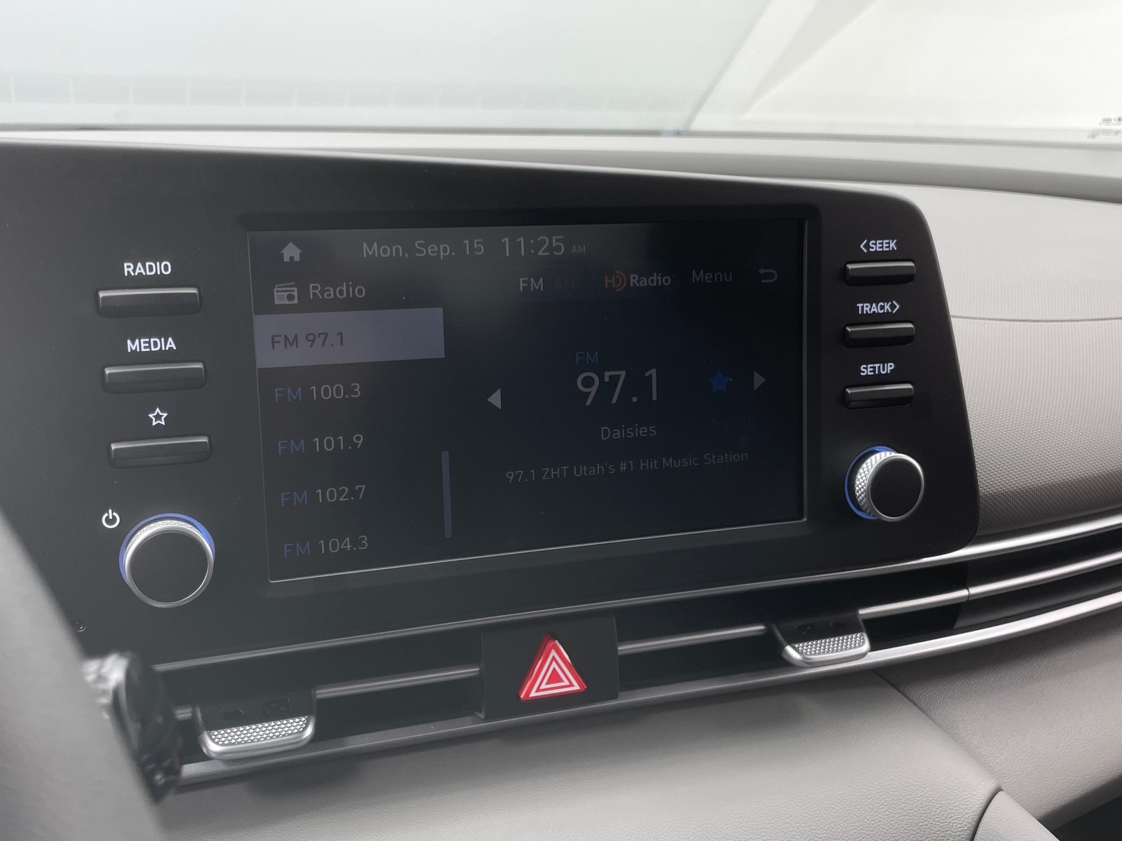 Thumbnail: 2025 Hyundai Elantra - 4
