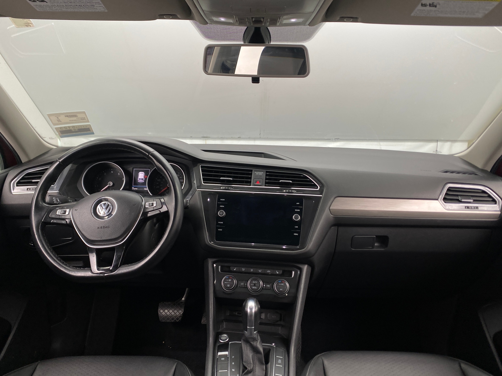 Thumbnail: 2019 Volkswagen Tiguan - 2