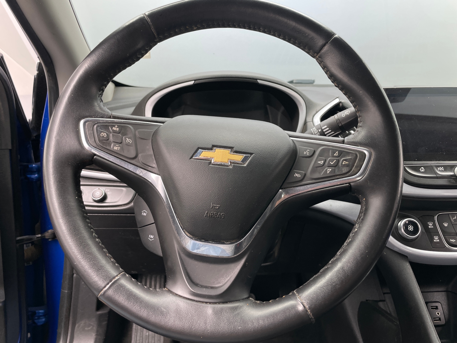 Thumbnail: 2017 Chevrolet Volt - 5