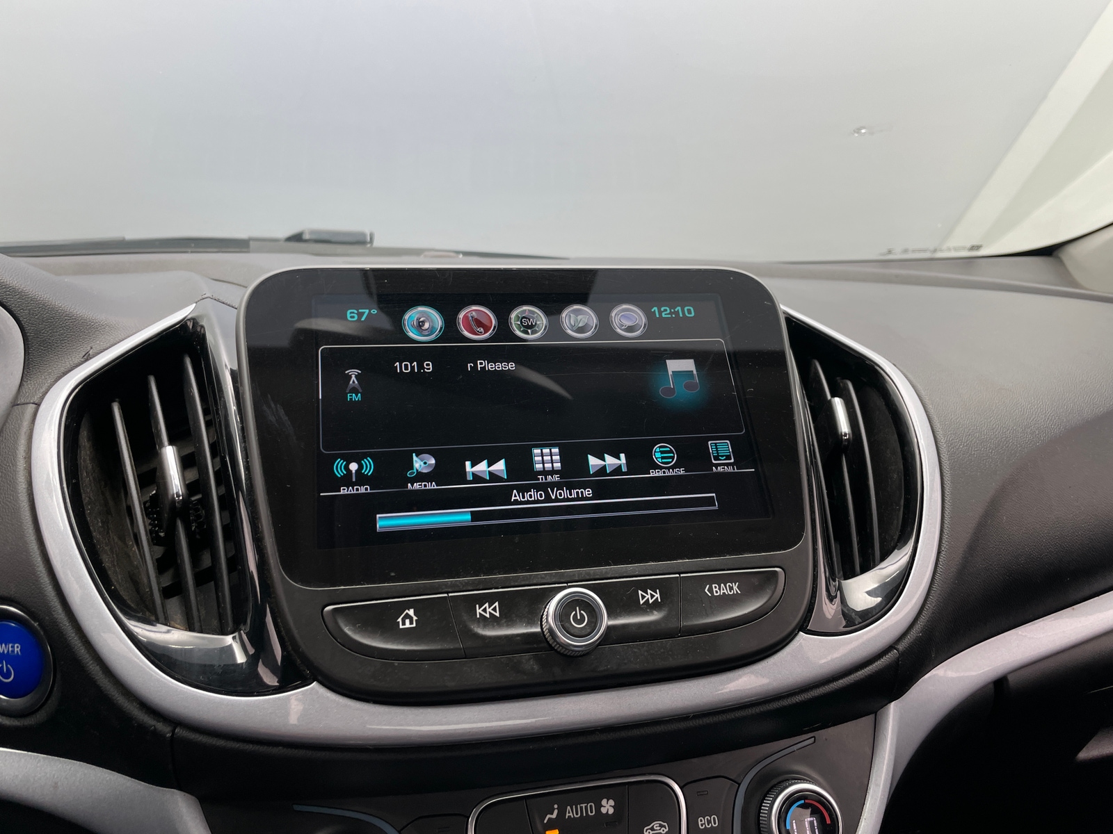 Thumbnail: 2017 Chevrolet Volt - 4