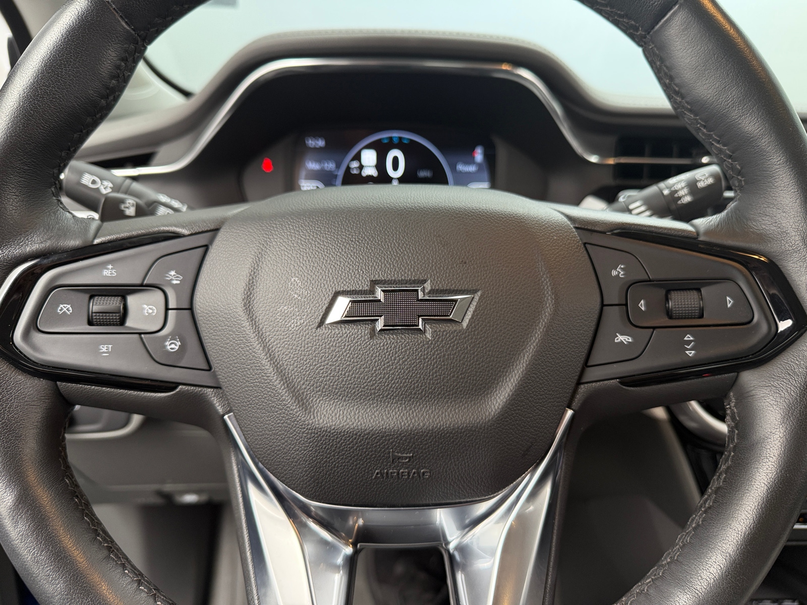 Thumbnail: 2023 Chevrolet Bolt EUV - 4