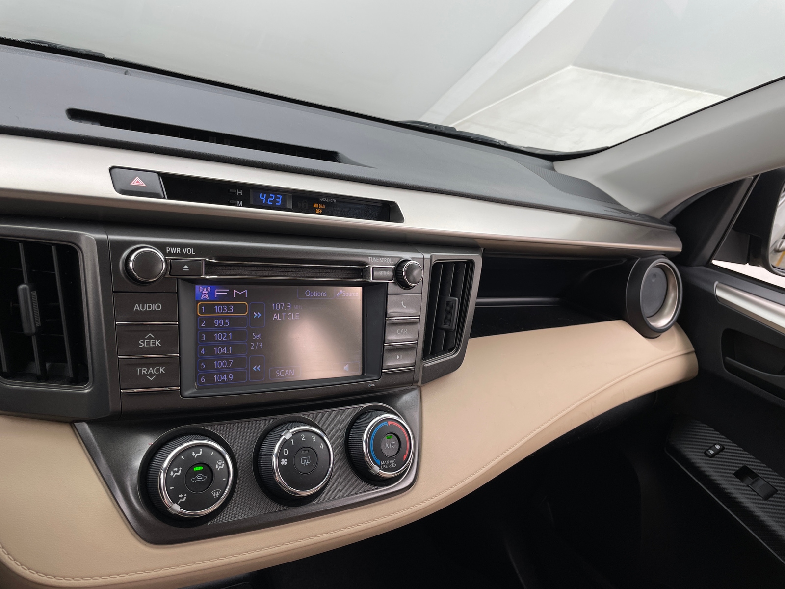 Thumbnail: 2013 Toyota RAV4 - 4