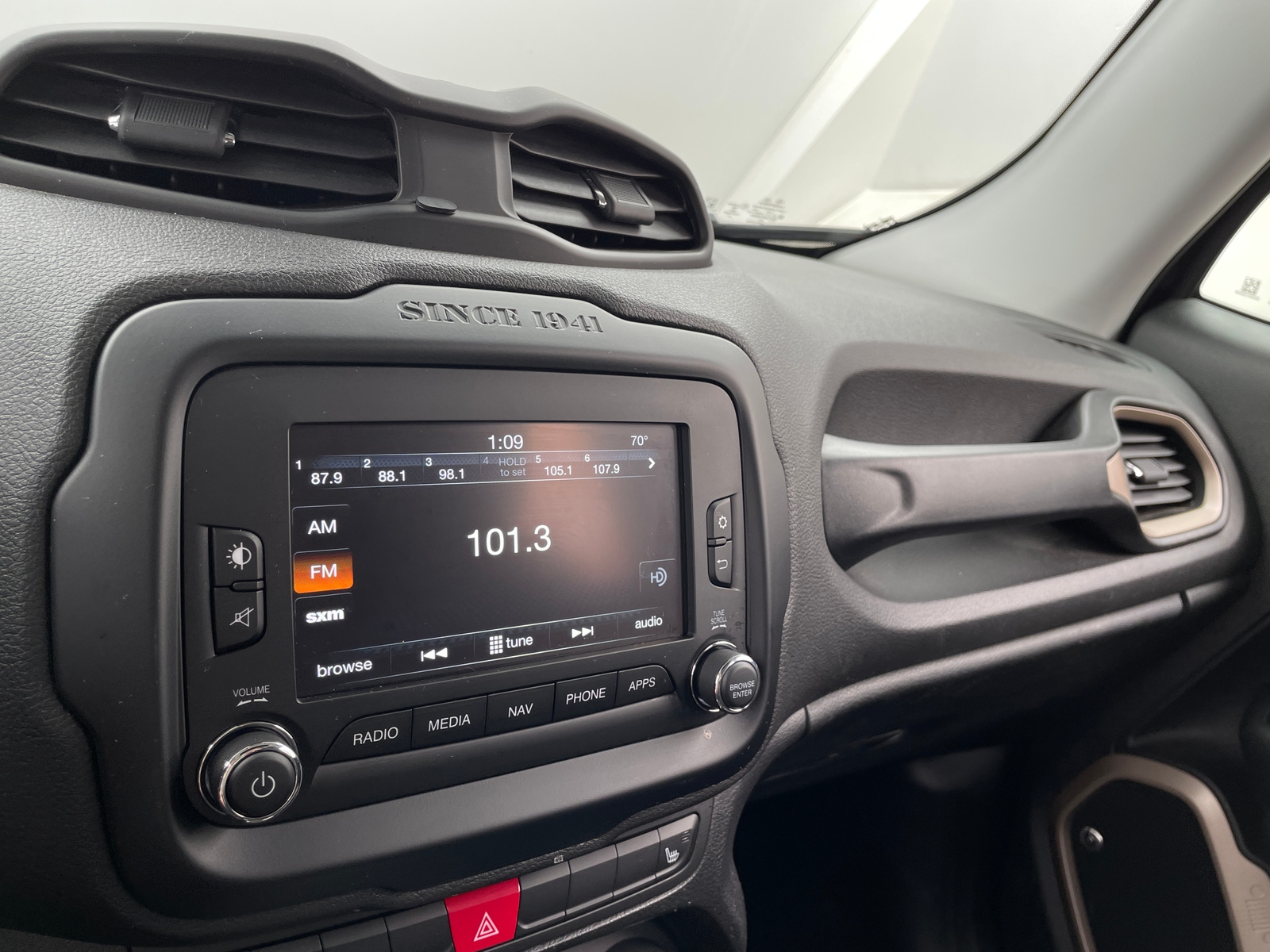 Thumbnail: 2017 Jeep Renegade - 3