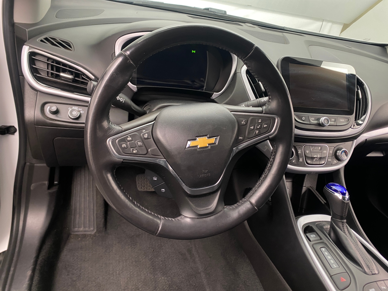 Thumbnail: 2018 Chevrolet Volt - 4