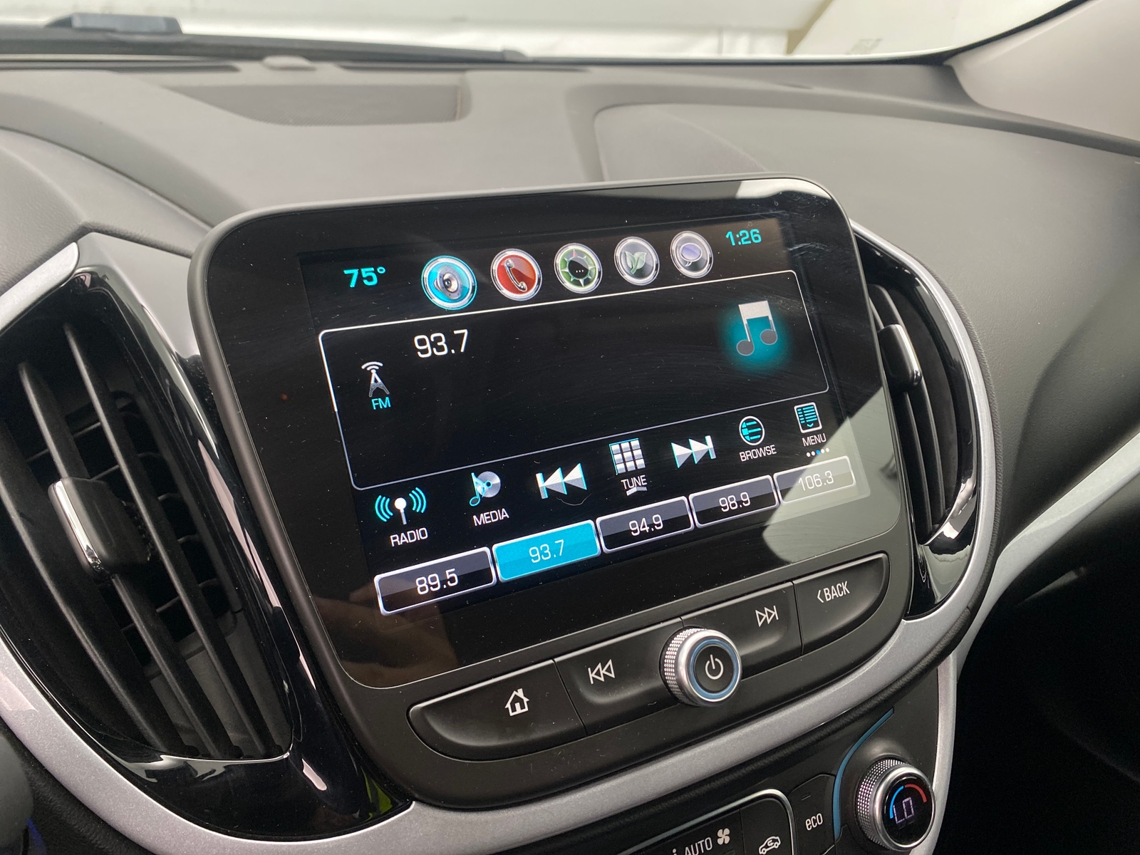 Thumbnail: 2018 Chevrolet Volt - 3