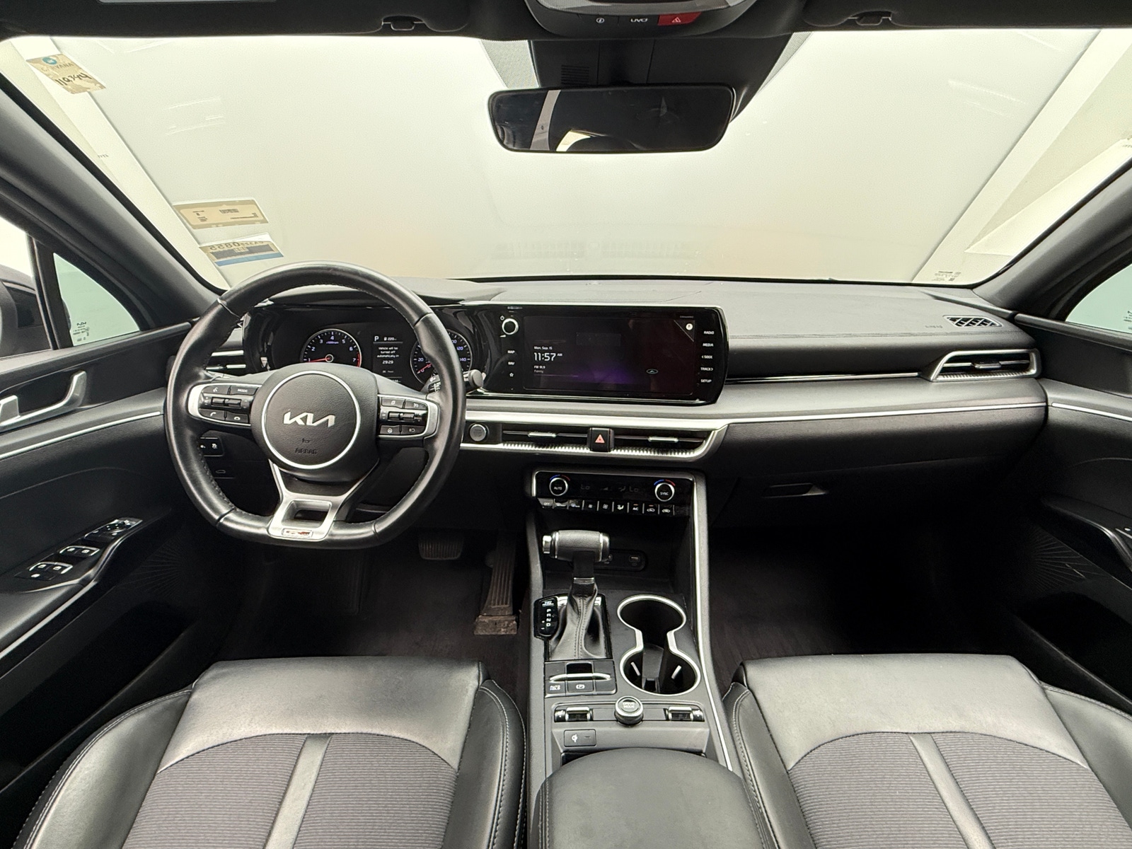 Thumbnail: 2022 Kia K5 - 3