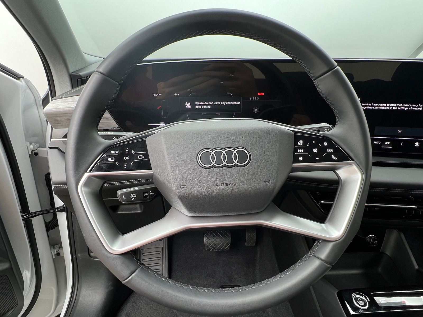 Thumbnail: 2025 Audi Q6 e-tron - 4