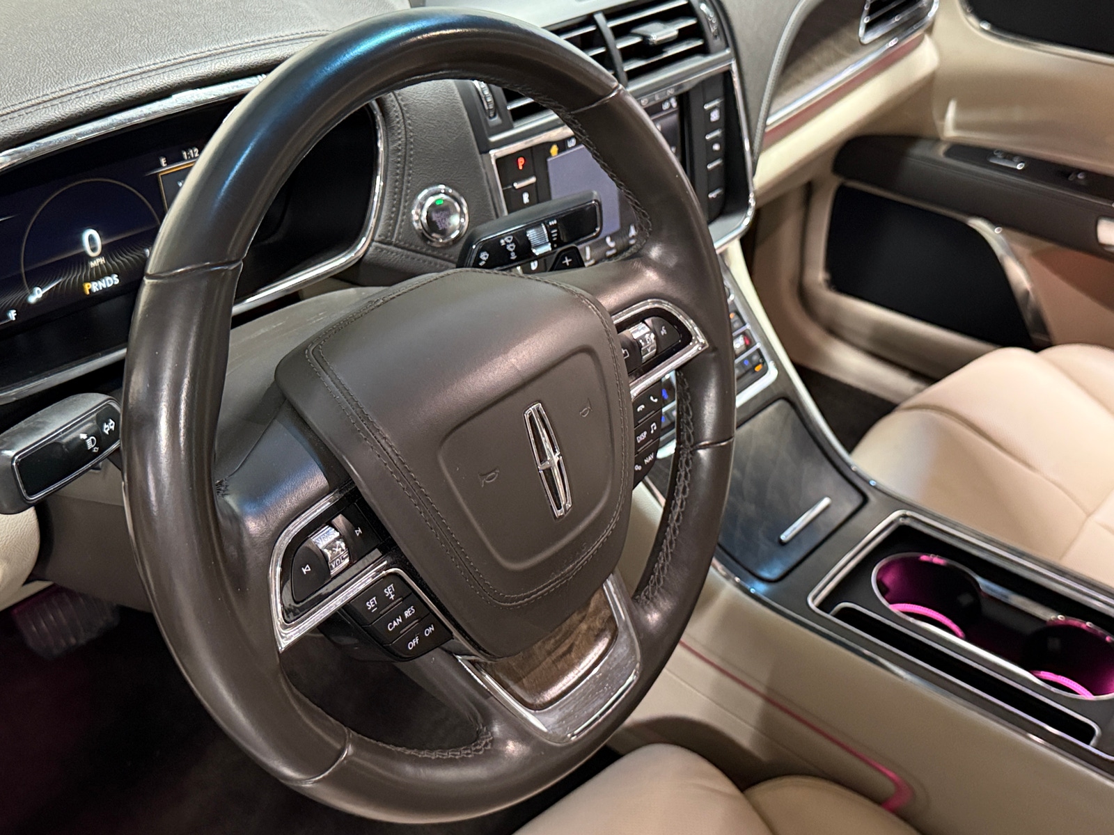 Thumbnail: 2017 Lincoln Continental - 4