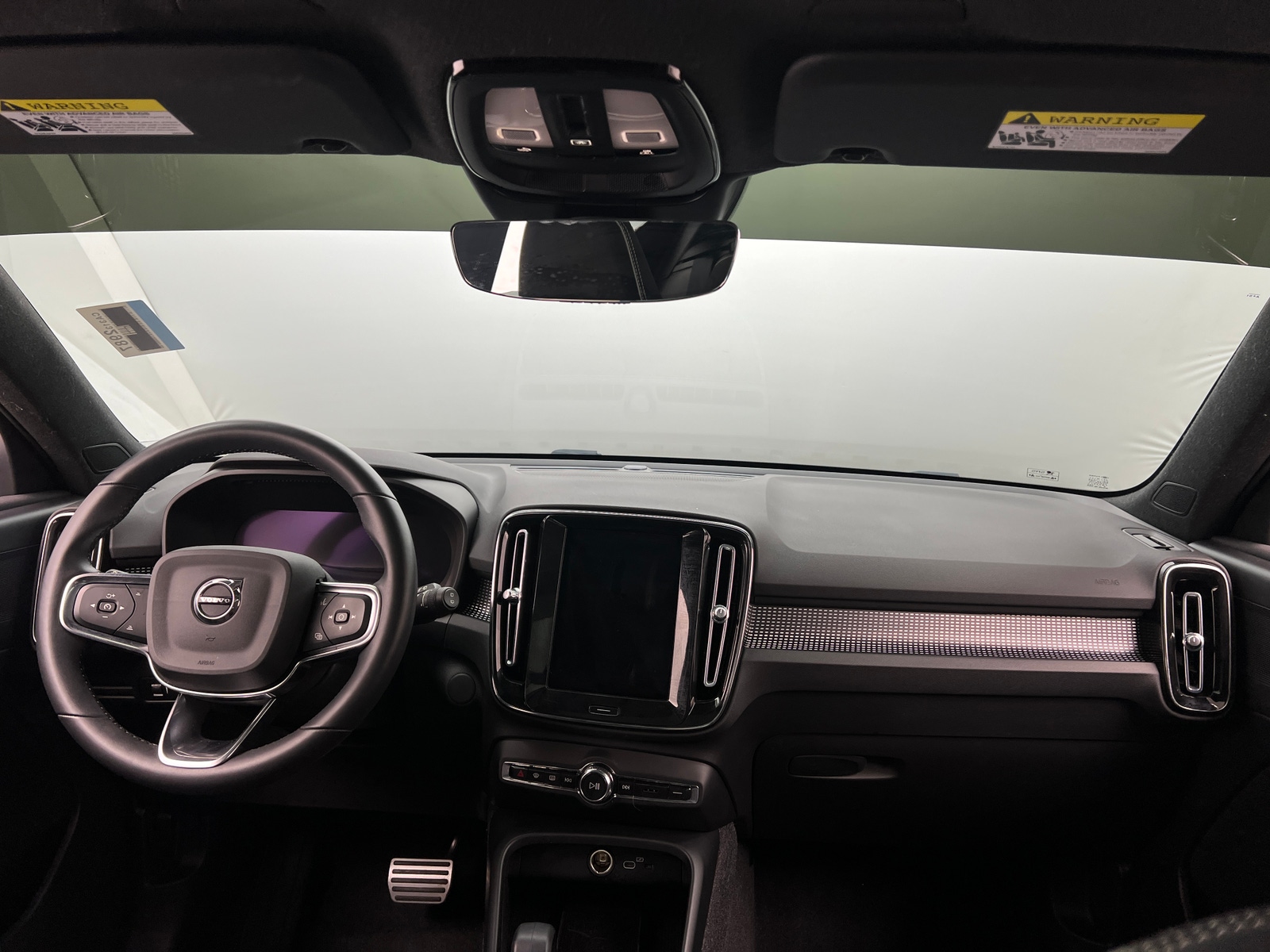 Thumbnail: 2022 Volvo XC40 - 2