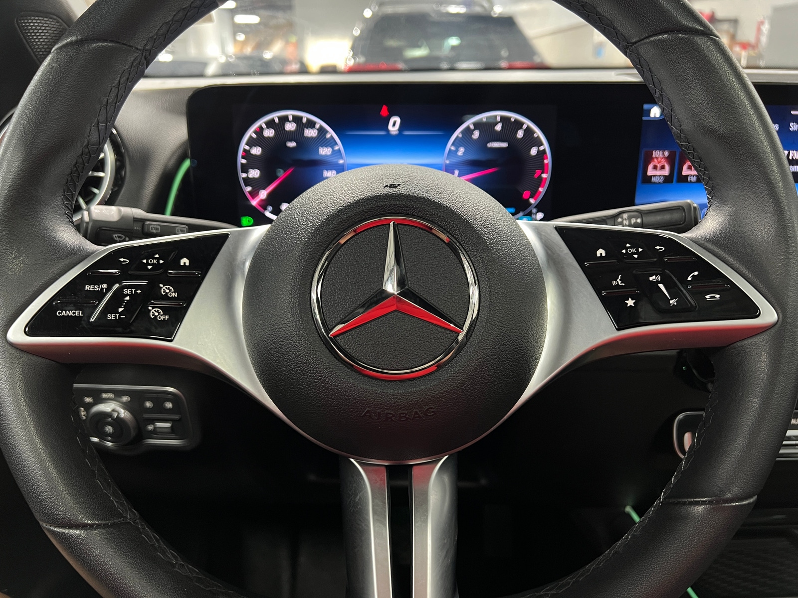 Thumbnail: 2025 Mercedes-Benz GLB - 4