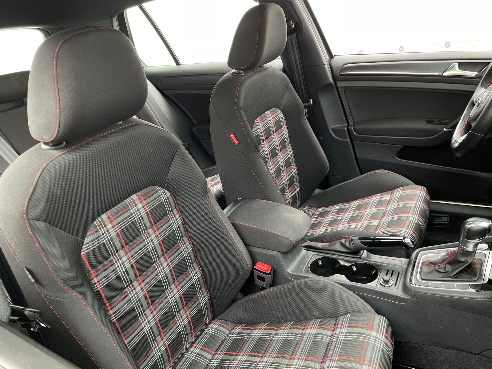 Thumbnail: 2019 Volkswagen Golf - 2