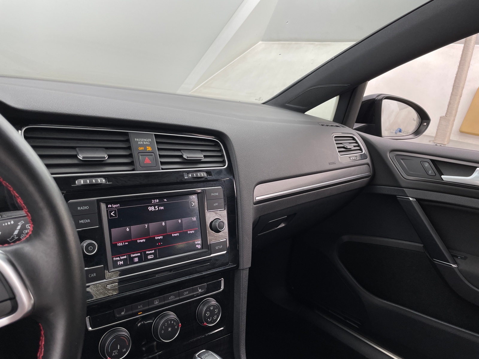 Thumbnail: 2019 Volkswagen Golf - 4