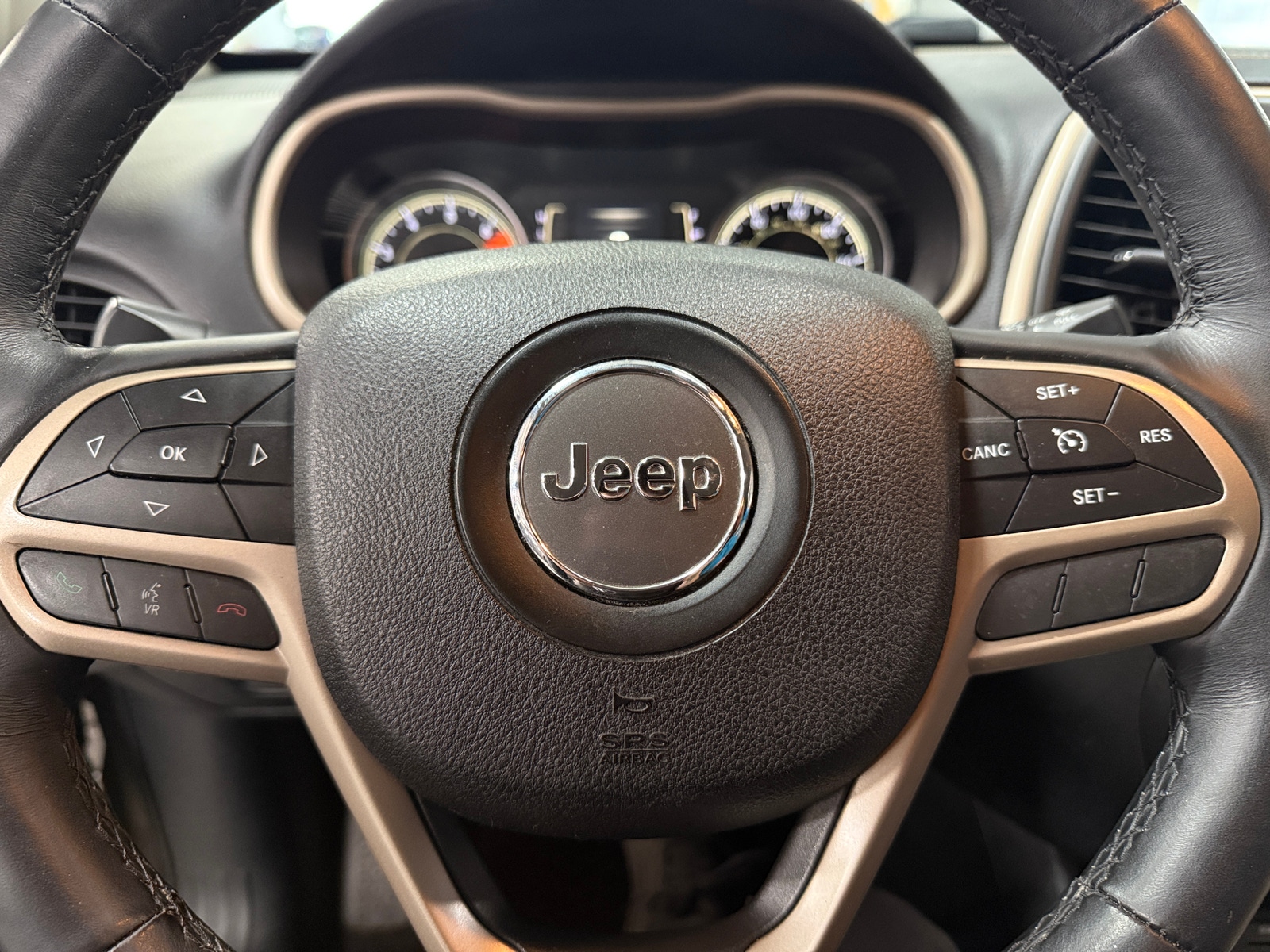 Thumbnail: 2017 Jeep Cherokee - 5