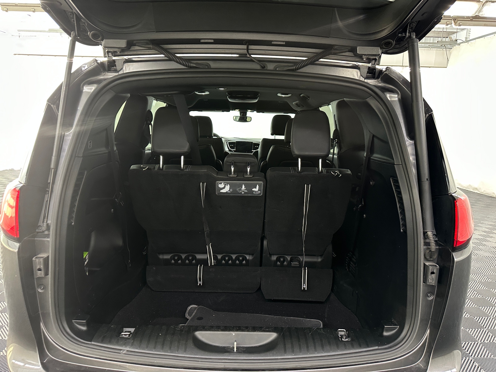 Thumbnail: 2019 Chrysler Pacifica - 6