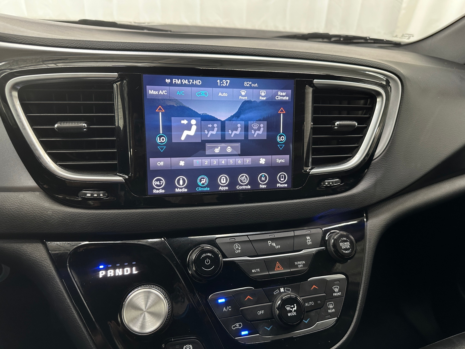 Thumbnail: 2019 Chrysler Pacifica - 3