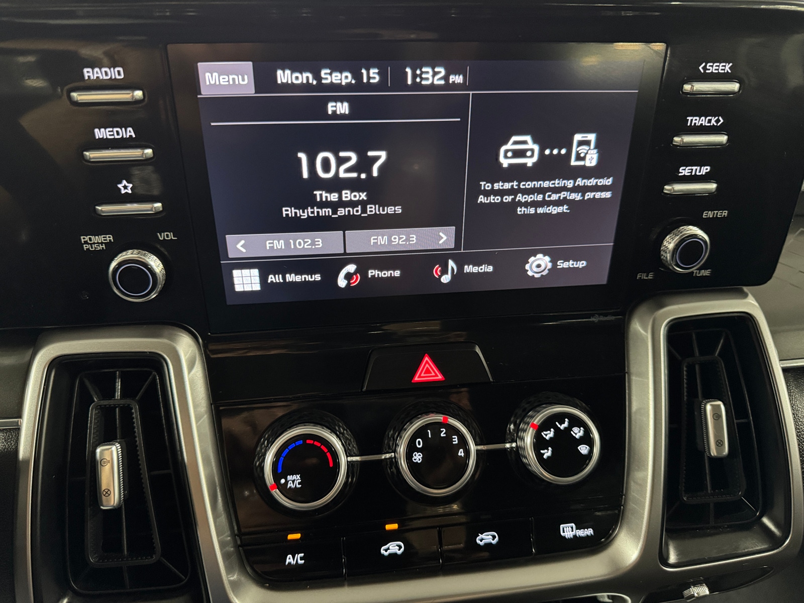 Thumbnail: 2022 Kia Sorento - 4