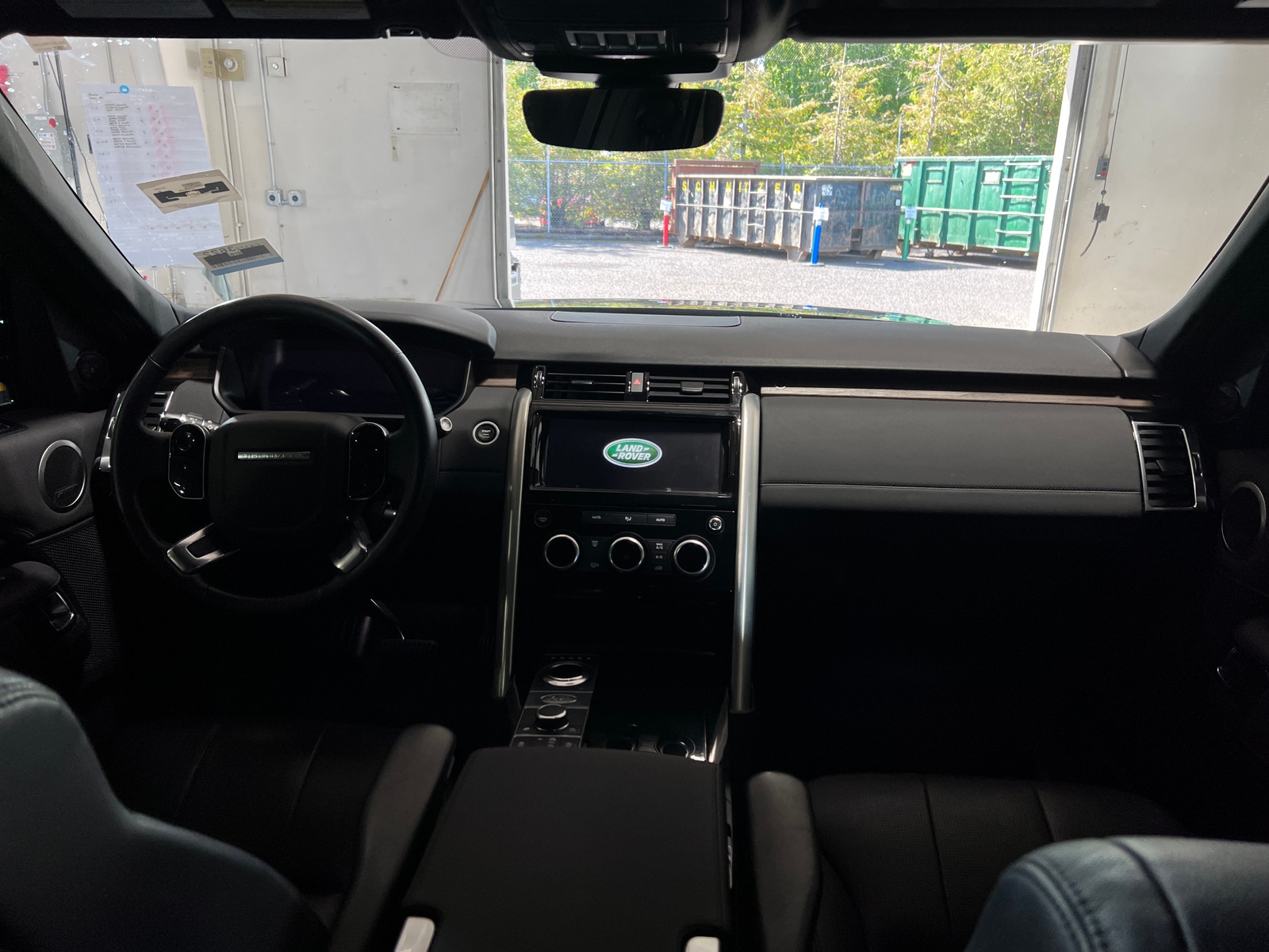 Thumbnail: 2019 Land Rover Discovery - 2