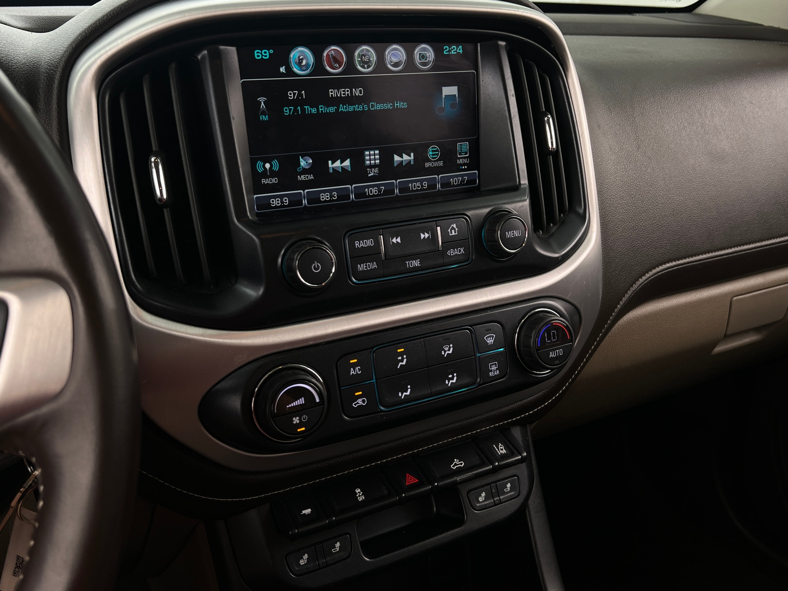 Thumbnail: 2018 GMC Canyon - 3