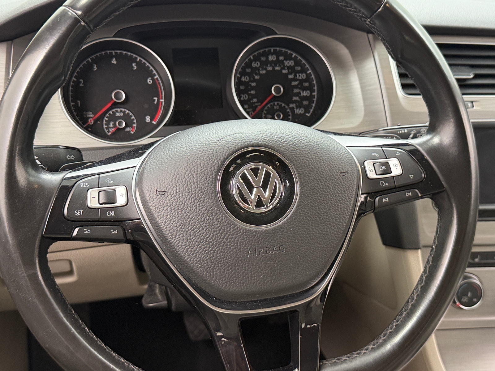 Thumbnail: 2017 Volkswagen e-Golf - 5