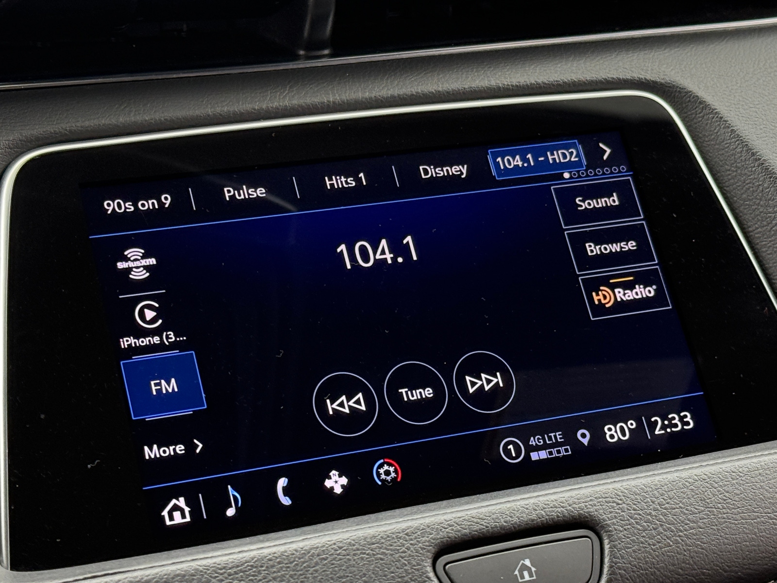 Thumbnail: 2023 Cadillac XT4 - 3