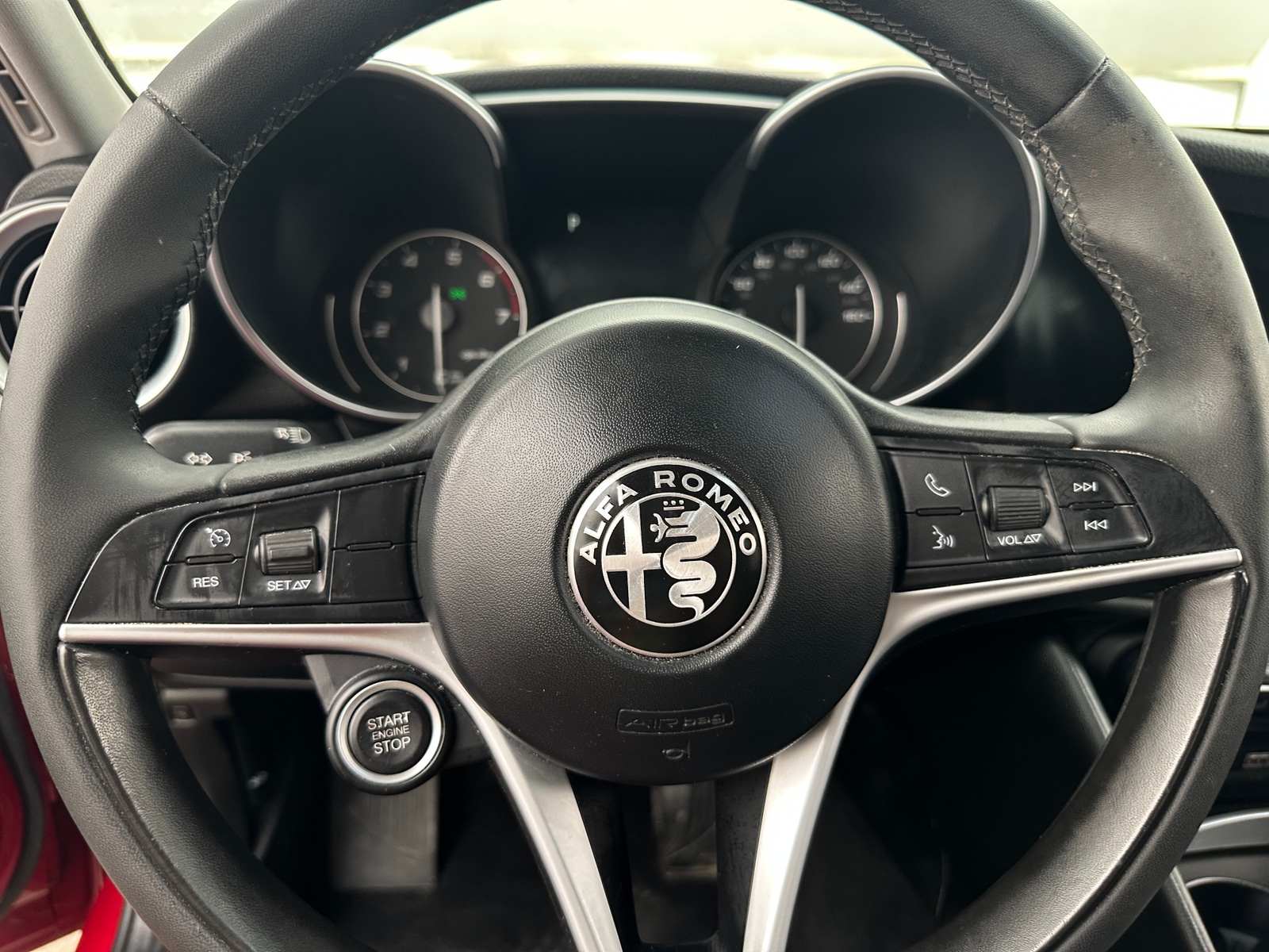 Thumbnail: 2017 Alfa Romeo Giulia - 4