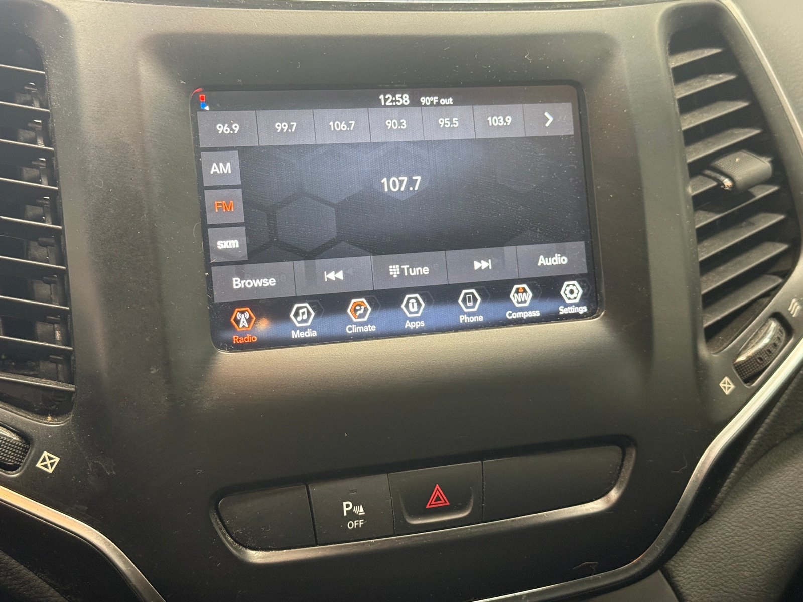 Thumbnail: 2019 Jeep Cherokee - 4