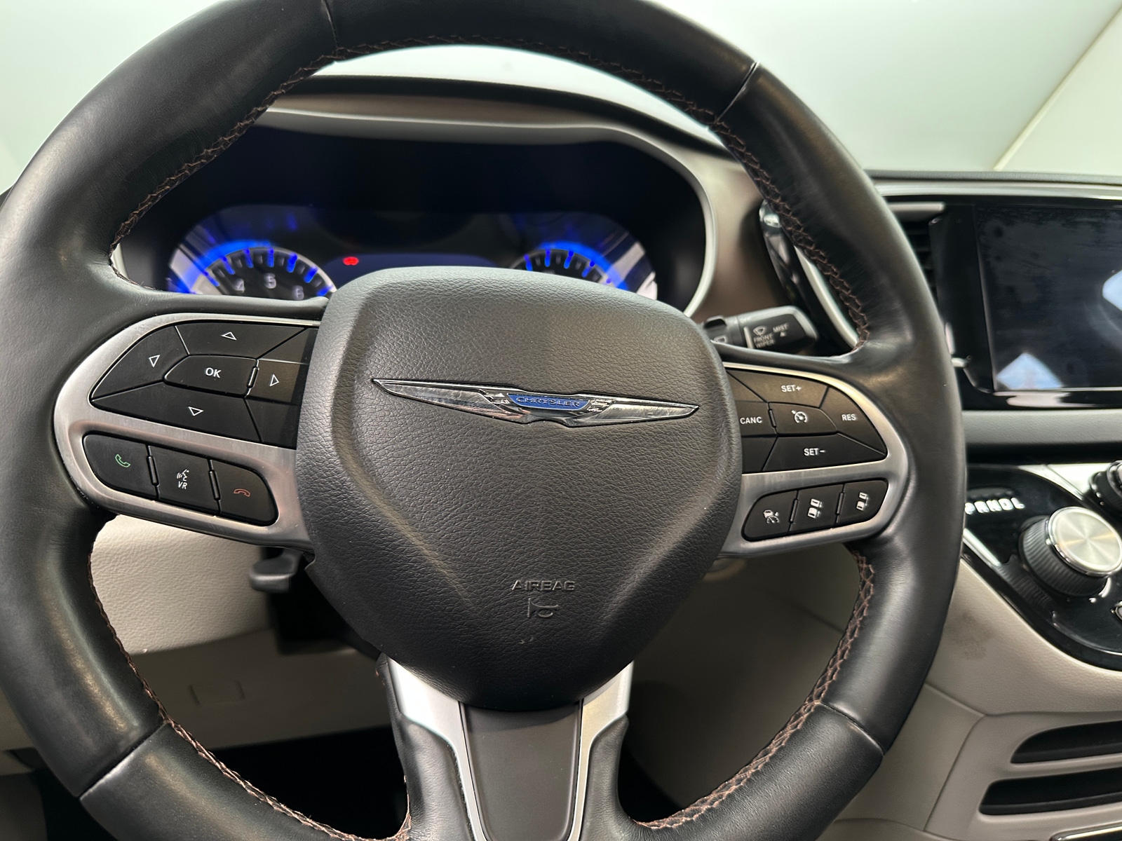 Thumbnail: 2018 Chrysler Pacifica - 4