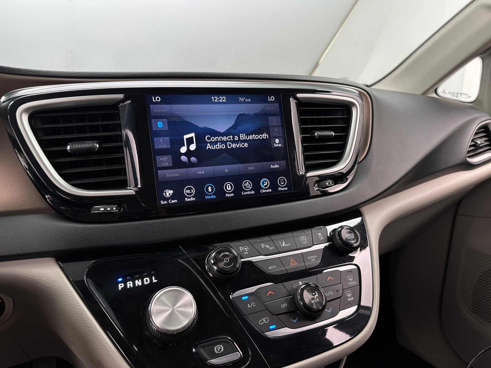 Thumbnail: 2018 Chrysler Pacifica - 3