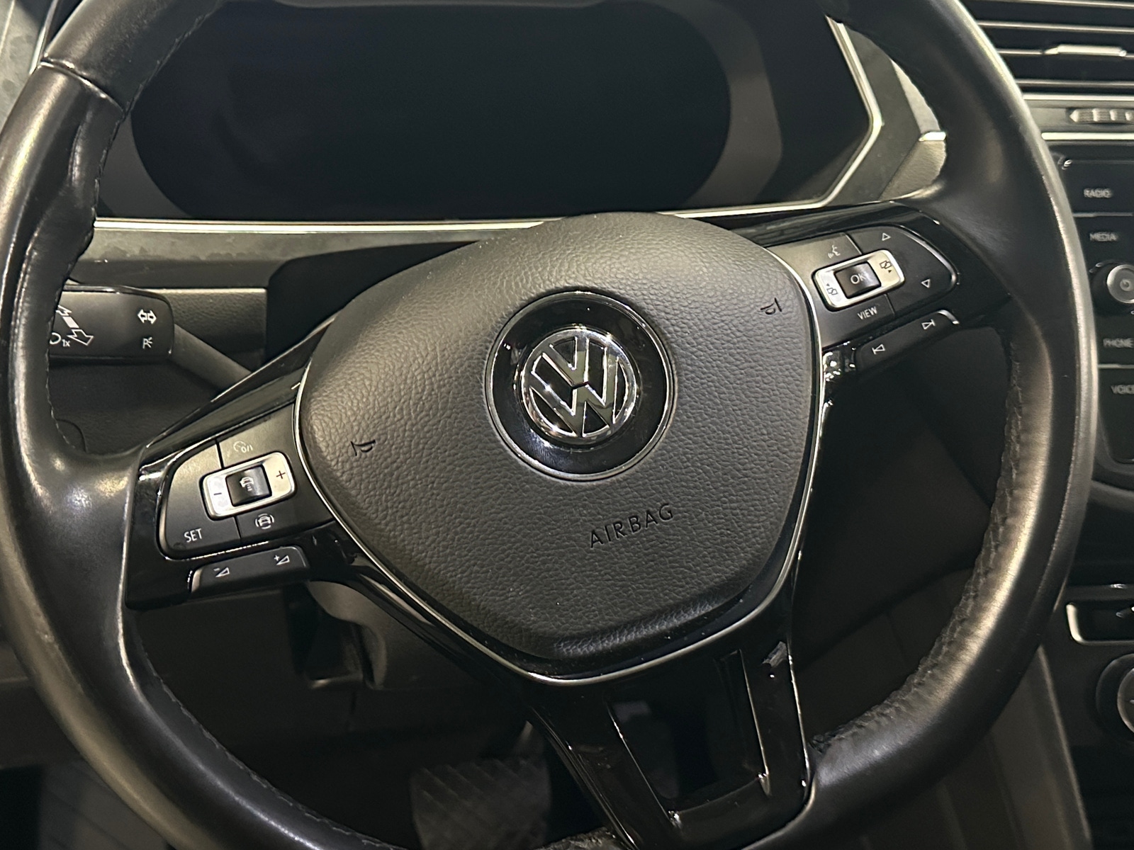 Thumbnail: 2019 Volkswagen Tiguan - 4