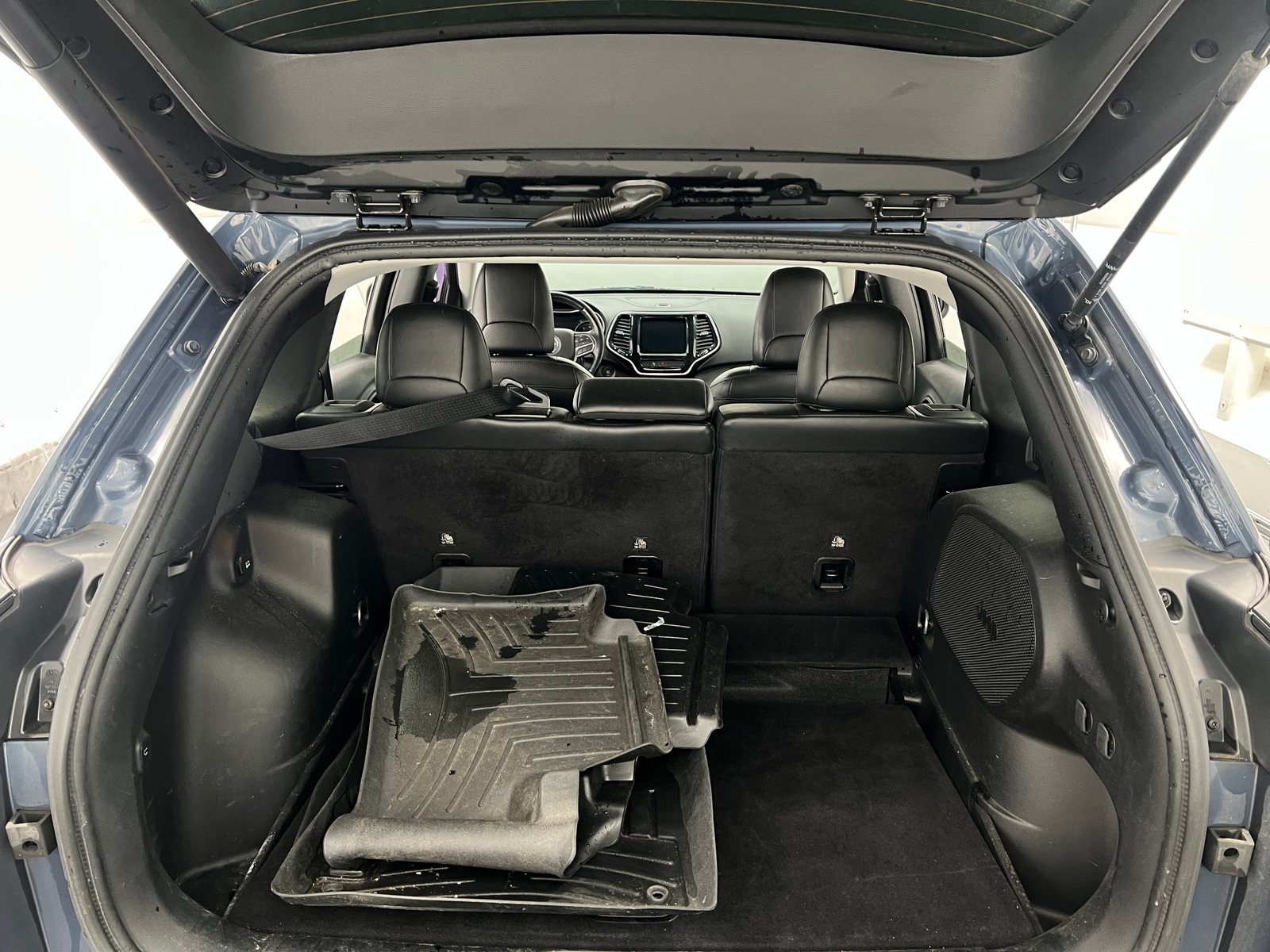 Thumbnail: 2019 Jeep Cherokee - 6