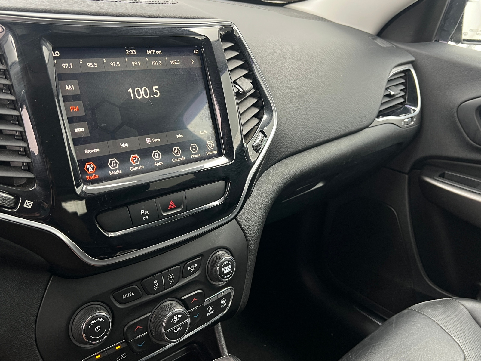 Thumbnail: 2019 Jeep Cherokee - 3