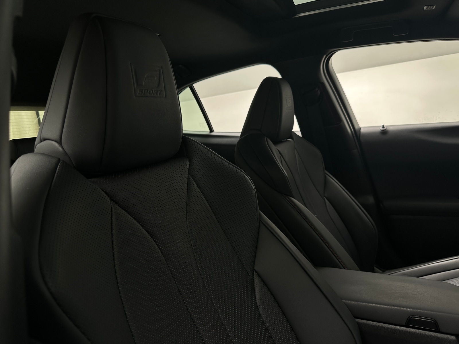 Thumbnail: 2021 Lexus UX - 2