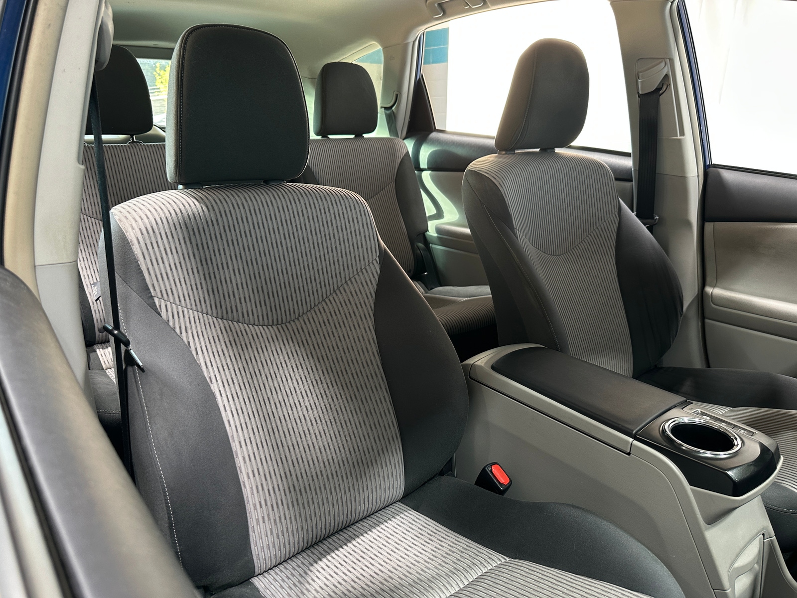 Thumbnail: 2016 Toyota Prius v - 2