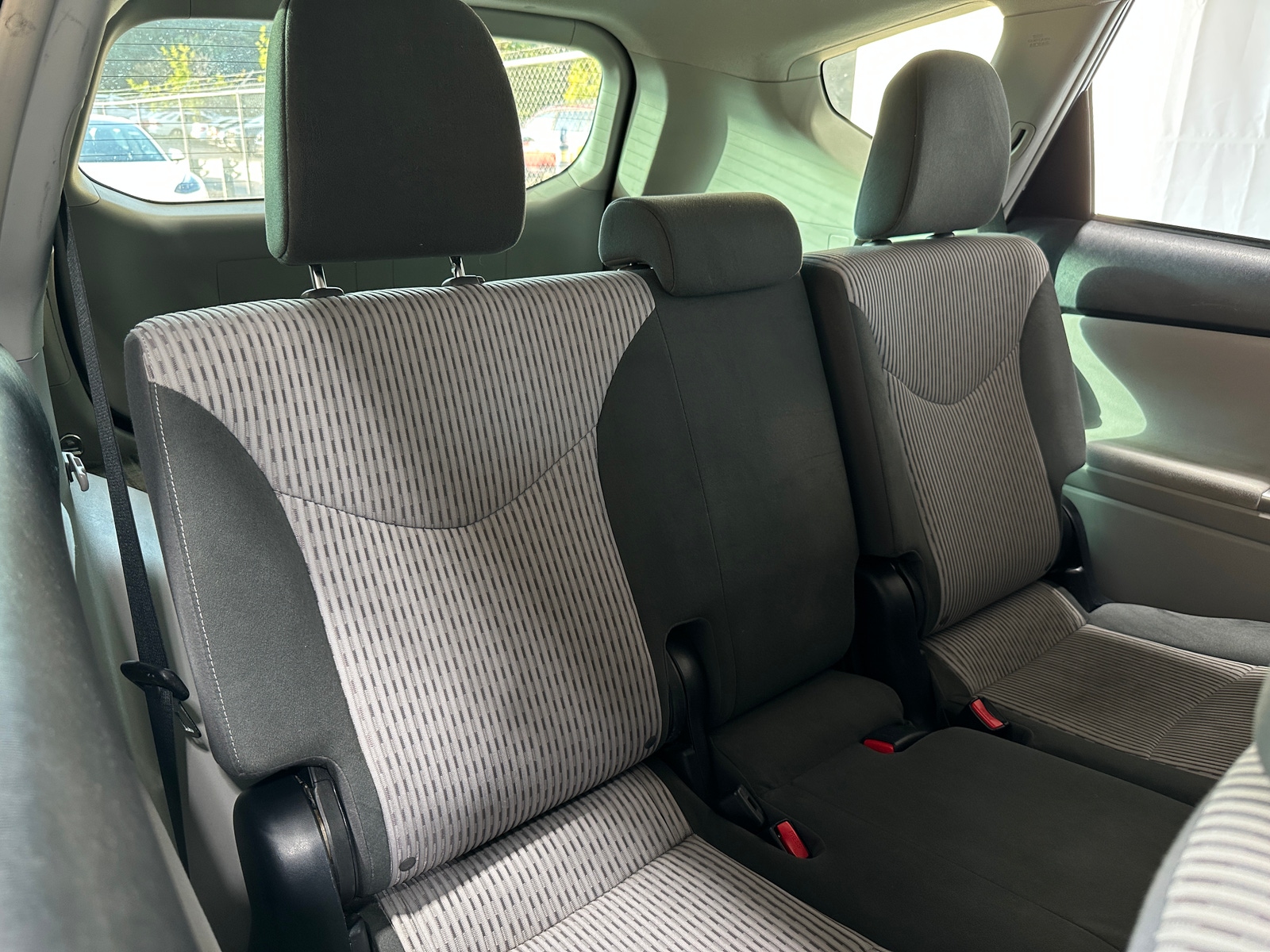 Thumbnail: 2016 Toyota Prius v - 6
