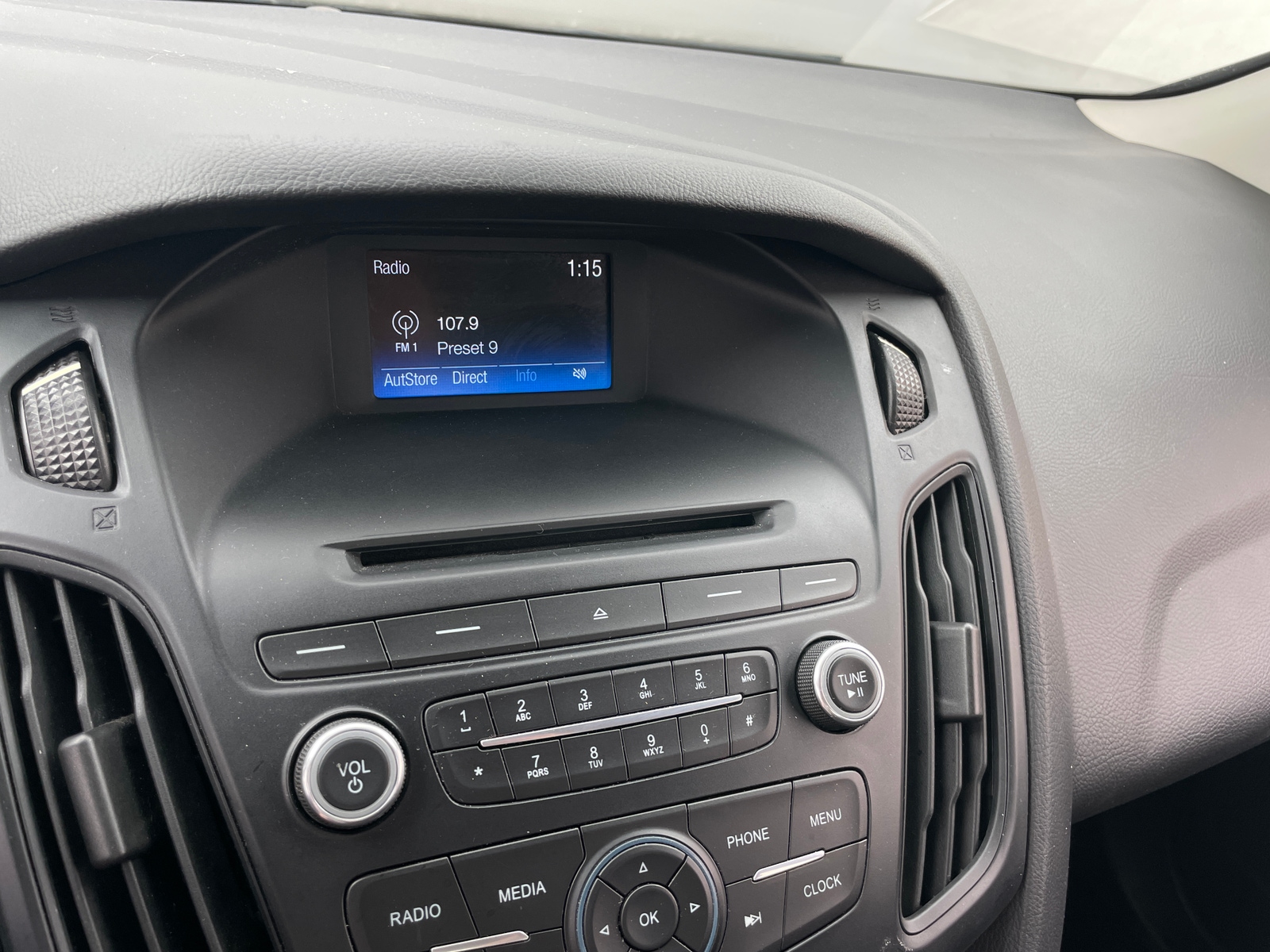 Thumbnail: 2015 Ford Focus - 4