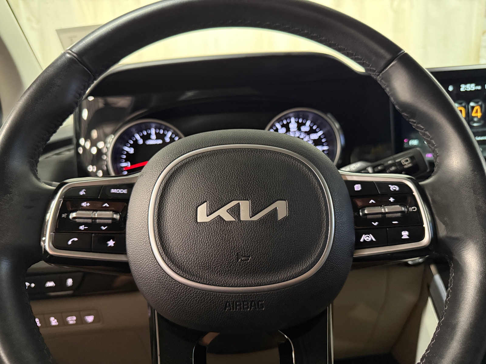 Thumbnail: 2022 Kia Carnival - 4