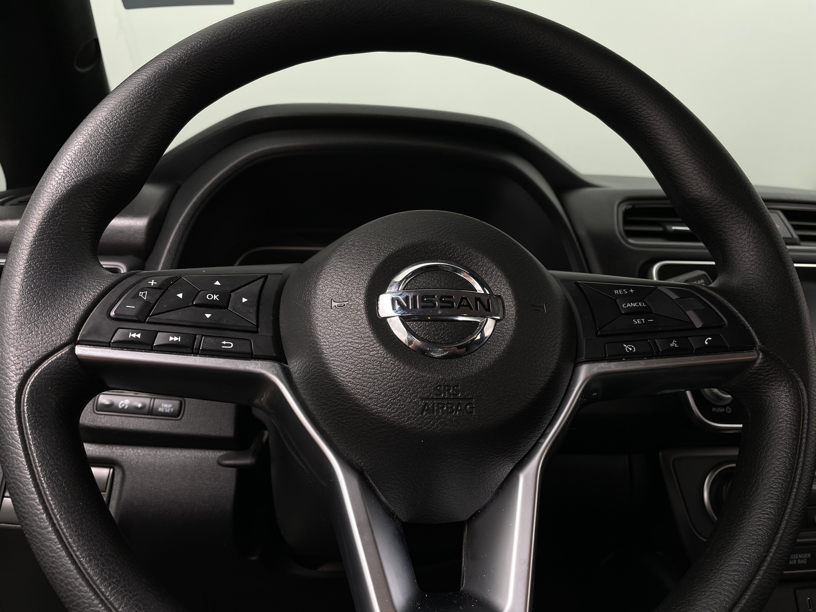 Thumbnail: 2022 Nissan Leaf - 5