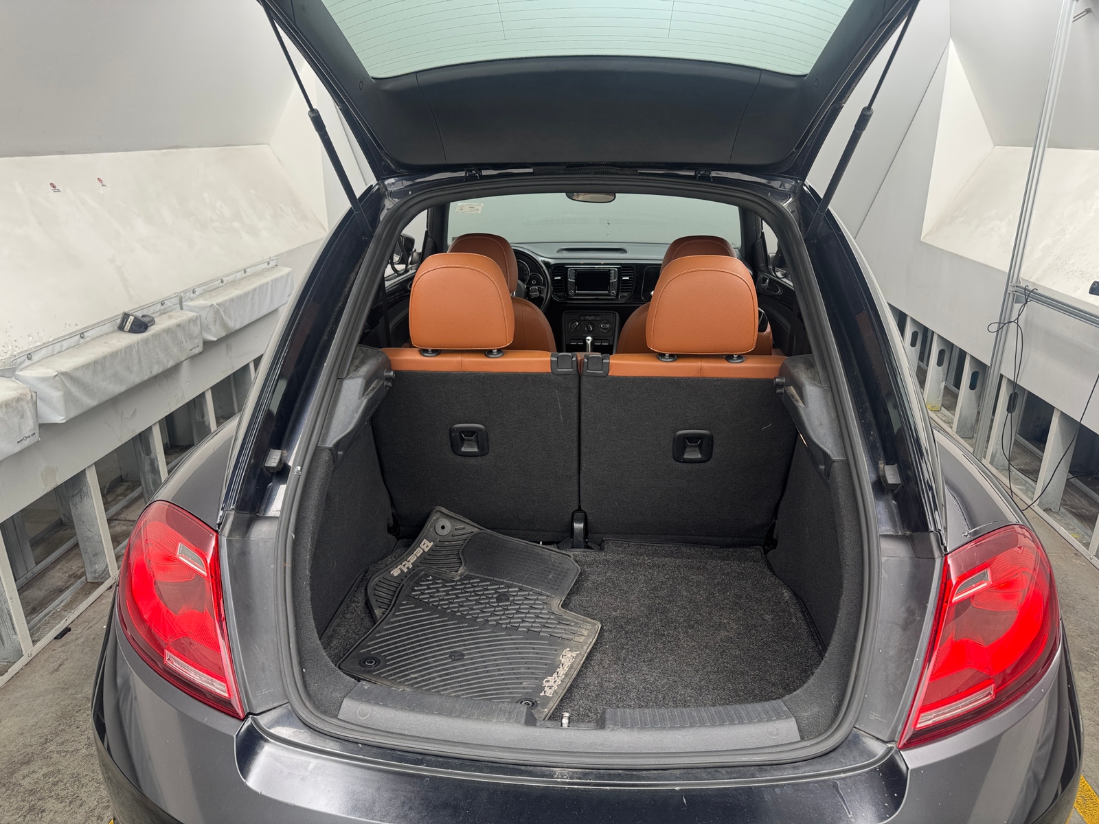 Thumbnail: 2017 Volkswagen Beetle - 7
